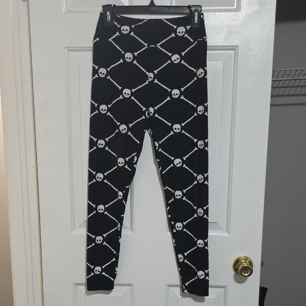 LuLaRoe Black and White Skull Leggings